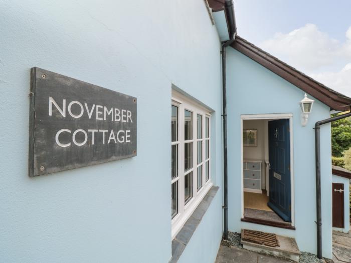 November Cottage, Dittisham, Devon. Smart TV. Close to a shop/pubs. Pet-friendly. Designated parking