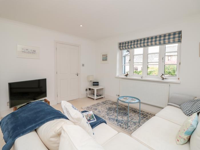 November Cottage, Dittisham, Devon. Smart TV. Close to a shop/pubs. Pet-friendly. Designated parking