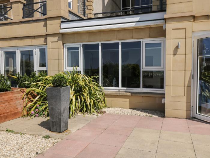 The Studio, Weston-Super-Mare, Somerset. Pet-friendly. Flat and annex. Close to a beach, pub & shop.