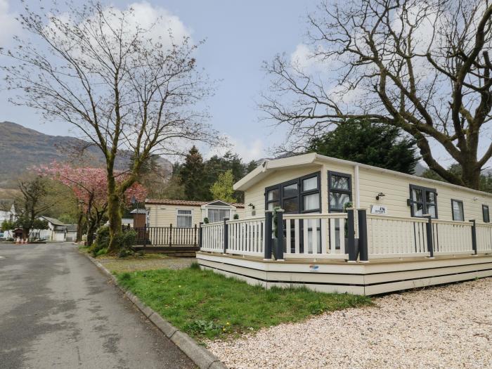 Loch Lomond Holiday Home, Ardlui, Argyll and Bute. Open-plan. Enclosed decking