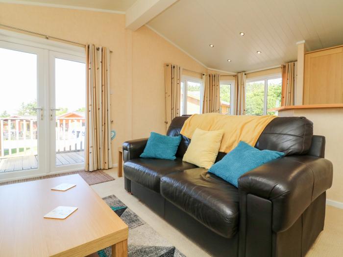 Mojo near Ilfracombe in Devon. Single-storey, 2-bedroom lodge, upon Mullacott Park. Open-plan living