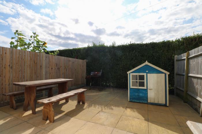 Pebble House in Worthing, West Sussex. Close to amenities and a beach. Near an AONB. Enclosed garden