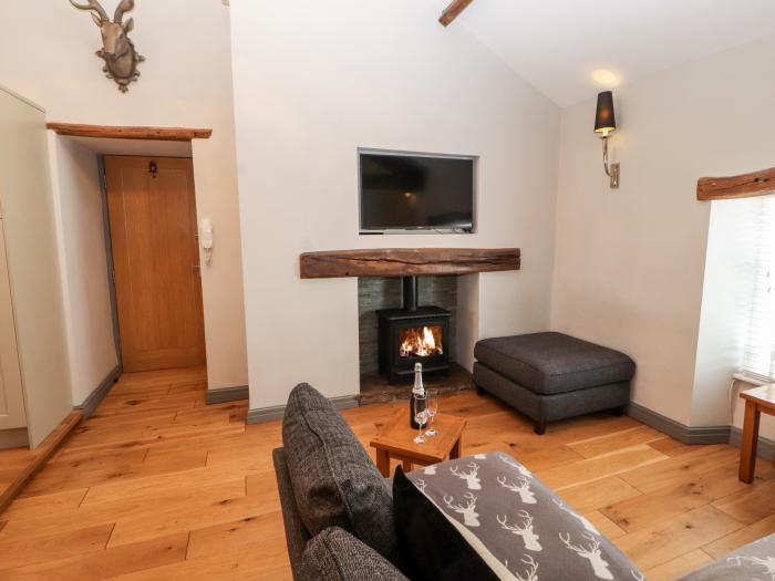 Barn Owl, Kirkby Lonsdale, Cumbria. Close to a shop, a pub and a river. WiFi and Smart TV. Gas fire.
