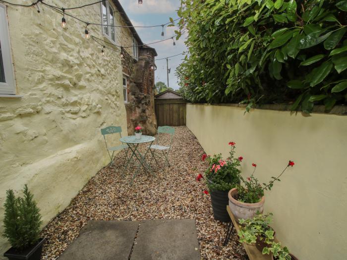 7 Gravels Terrace, Minsterley, Shropshire. Three bedrooms. Enclosed gravelled courtyard and Smart TV