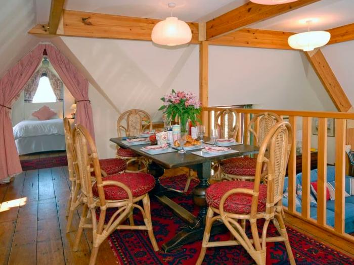 The Hen House in Southerndown, Vale of Glamorgan. Pet-friendly. Garden & furniture. Off-road parking