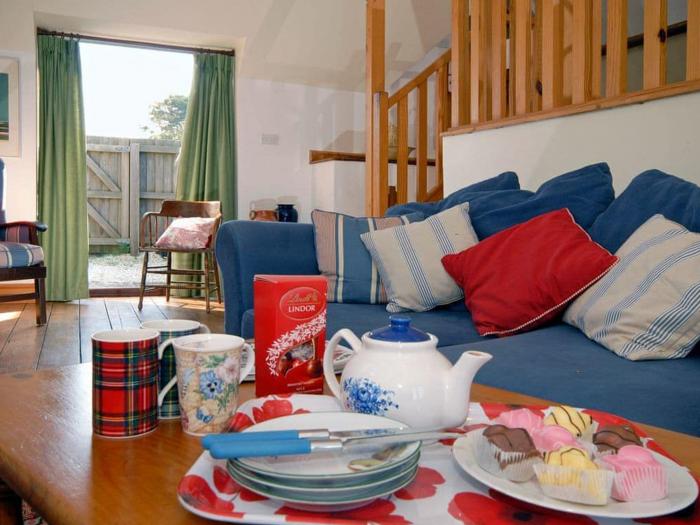 The Hen House in Southerndown, Vale of Glamorgan. Pet-friendly. Garden & furniture. Off-road parking