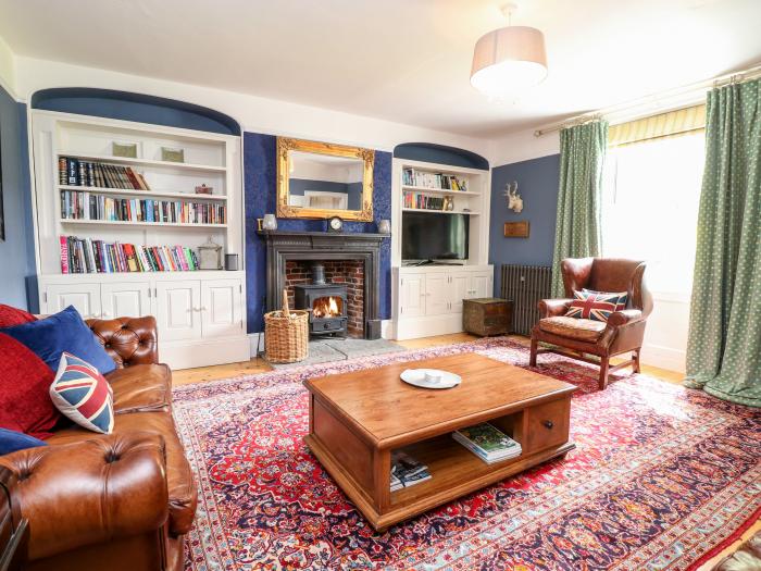 The Farmhouse in Felmingham near North Walsham, Norfolk. Off-road parking. Woodburning stove. 6beds.