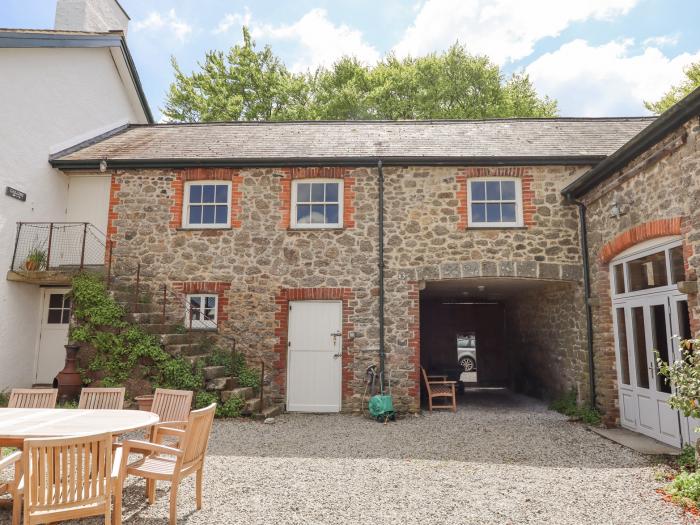 Monks Cottage is in Chagford, Devon. A romantic dwelling, with countryside views & in National Park.