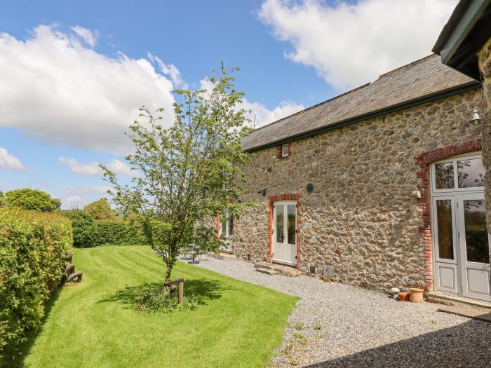 Monks Cottage is in Chagford, Devon. A romantic dwelling, with countryside views & in National Park.