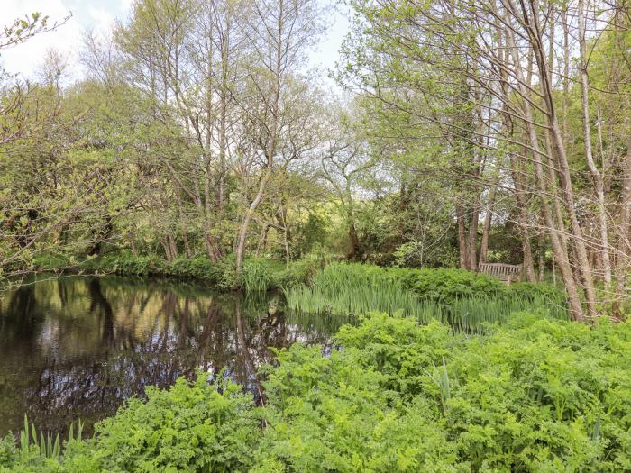 Monks Cottage is in Chagford, Devon. A romantic dwelling, with countryside views & in National Park.