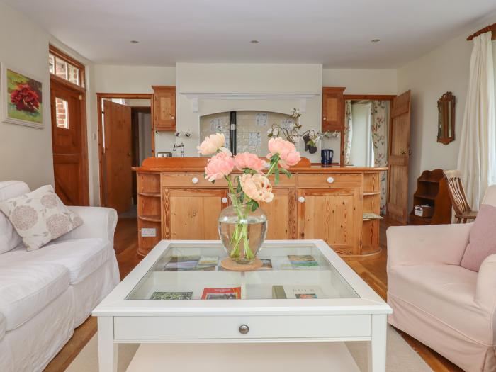 Monks Cottage is in Chagford, Devon. A romantic dwelling, with countryside views & in National Park.