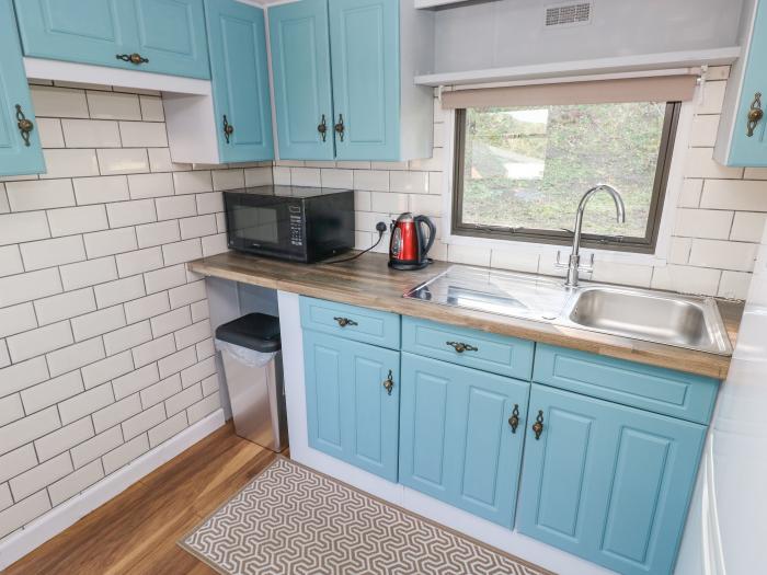 Caravan in Crymych, Pembrokeshire, in Wales. Close to amenities. Off-road parking. Countryside views