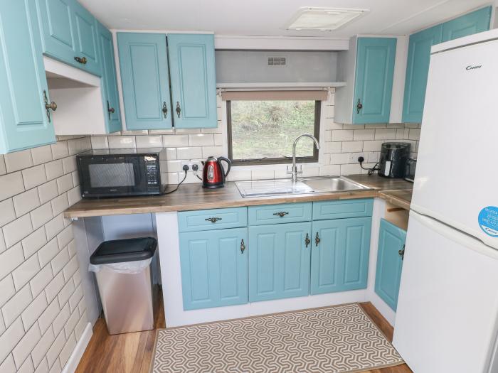Caravan in Crymych, Pembrokeshire, in Wales. Close to amenities. Off-road parking. Countryside views