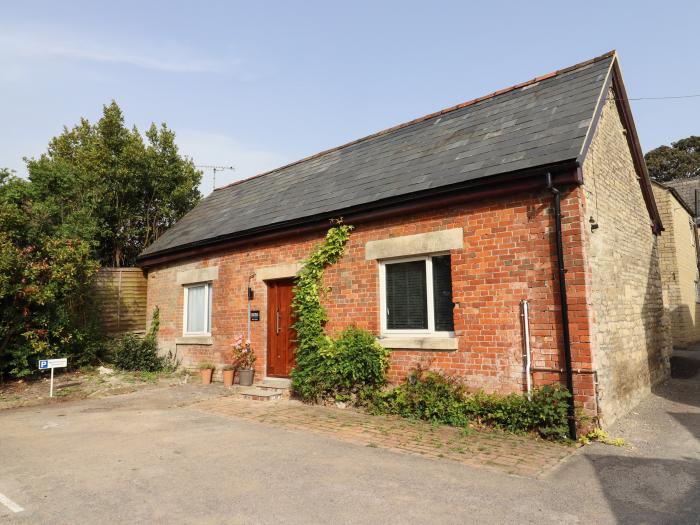 Mayfield Cottage, Crudwell near Malmesbury, Wiltshire. Near an AONB. Open plan. Ground-floor living.