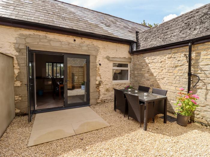 Mayfield Cottage, Crudwell near Malmesbury, Wiltshire. Near an AONB. Open plan. Ground-floor living.