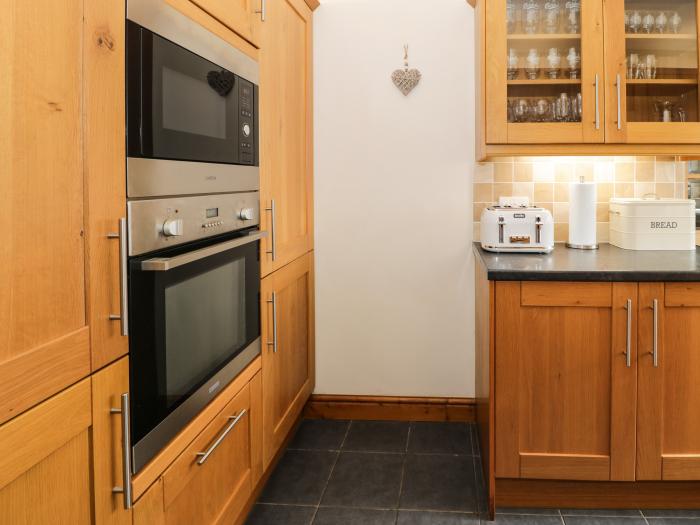 24 Dolithel in Bryncrug, Tywyn, Gwynedd. Smart TV. In a National Park. Off-road parking. North Wales