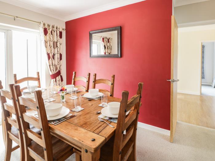 24 Dolithel in Bryncrug, Tywyn, Gwynedd. Smart TV. In a National Park. Off-road parking. North Wales