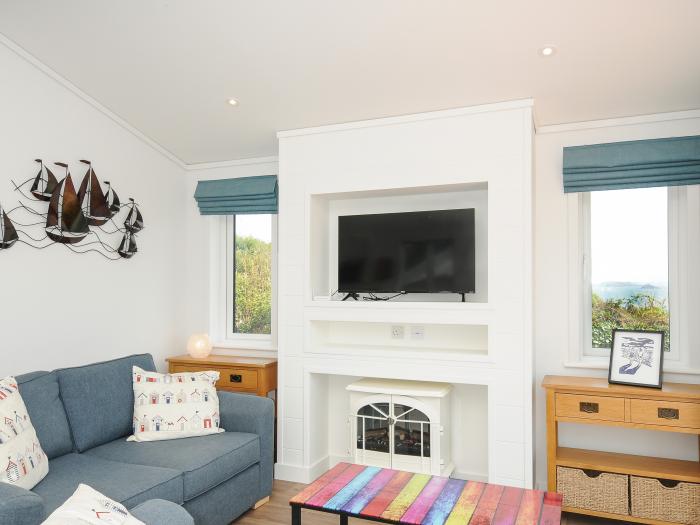 Midway Lodge, Cawsand, Kingsand, Cornwall. Pet-friendly. Close to a beach. Sea views. Electric stove