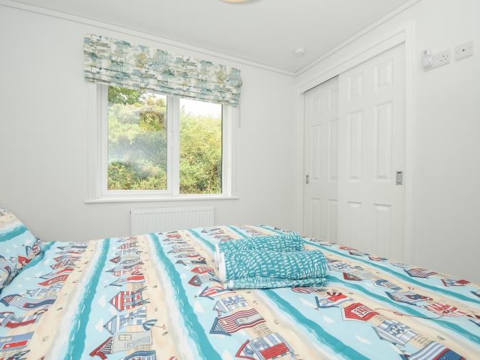 Midway Lodge, Cawsand, Kingsand, Cornwall. Pet-friendly. Close to a beach. Sea views. Electric stove
