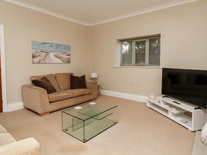 6D Clifton Drive in Lytham St. Annes, Lancashire. Close to amenities and a beach. Enclosed courtyard