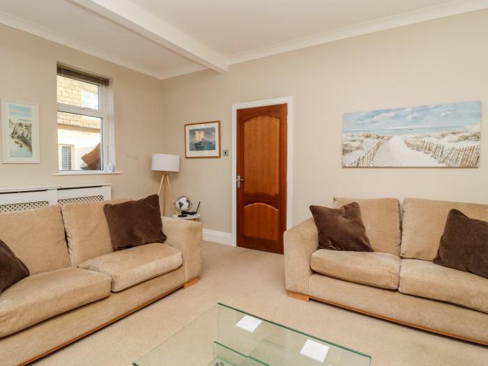 6D Clifton Drive in Lytham St. Annes, Lancashire. Close to amenities and a beach. Enclosed courtyard