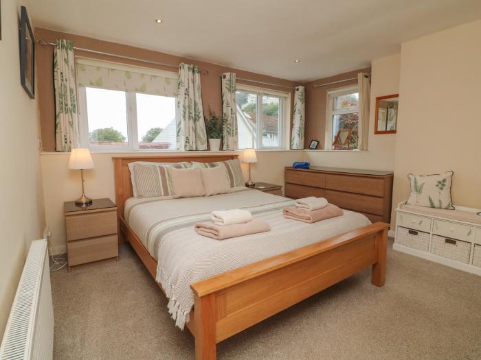 Lynmouth View, Lynmouth, Devon. Stunning sea views. Pet-free. Decking with furniture. Electric fire.
