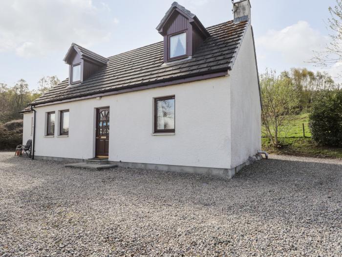 Balnabodach near to Inverness, Scottish Highlands. Pet-friendly. Enclosed garden and three bedrooms.