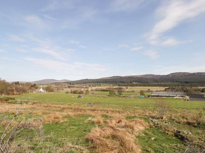 Balnabodach near to Inverness, Scottish Highlands. Pet-friendly. Enclosed garden and three bedrooms.