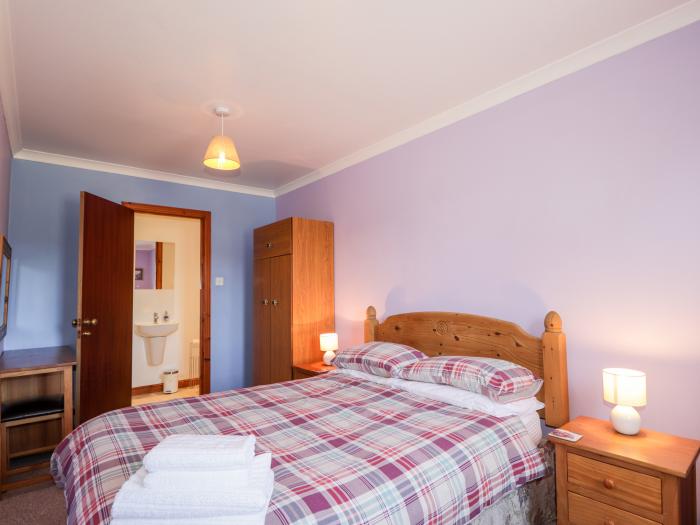 Balnabodach near to Inverness, Scottish Highlands. Pet-friendly. Enclosed garden and three bedrooms.