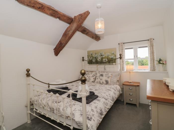 2 Pigsfoot Cottages, Ash Thomas near Halberton, Devon. Hot tub. Off-road parking. Pet-friendly. WiFi