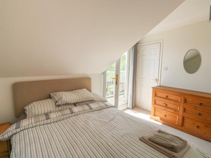 5 Forest Park Lodge, High Bickington, in Devon. Smart TV. Bedrooms with en-suites. Off-road parking.
