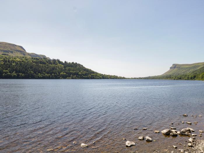 Ballyboy View, Manorhamilton, County Leitrim, Ireland. Smart TV. Woodburning stove. Countryside view