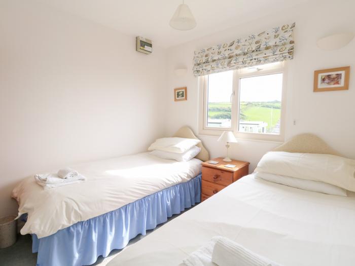 Siesta Chalet in Eype, Dorset. Open-plan living. Coastal location. Sea views. Child-friendly. 2-bed.