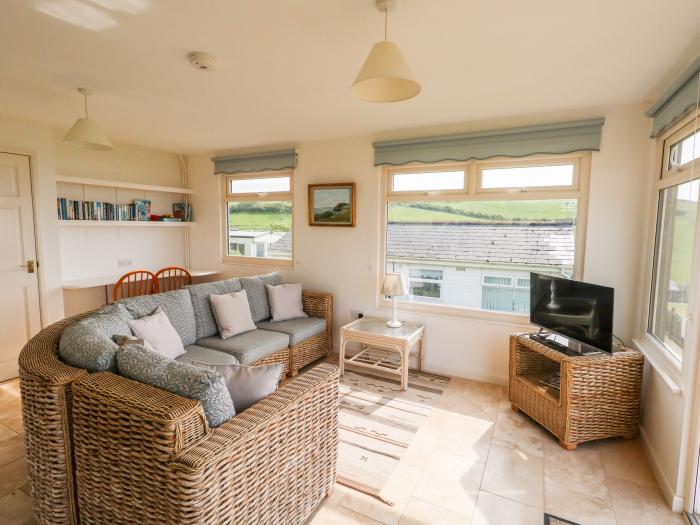 Siesta Chalet in Eype, Dorset. Open-plan living. Coastal location. Sea views. Child-friendly. 2-bed.