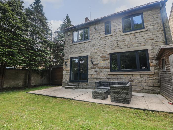 8 Abbey Lane Dell, Sheffield, South Yorkshire. Near National Park. Smart TV. Off-road parking. Dogs.