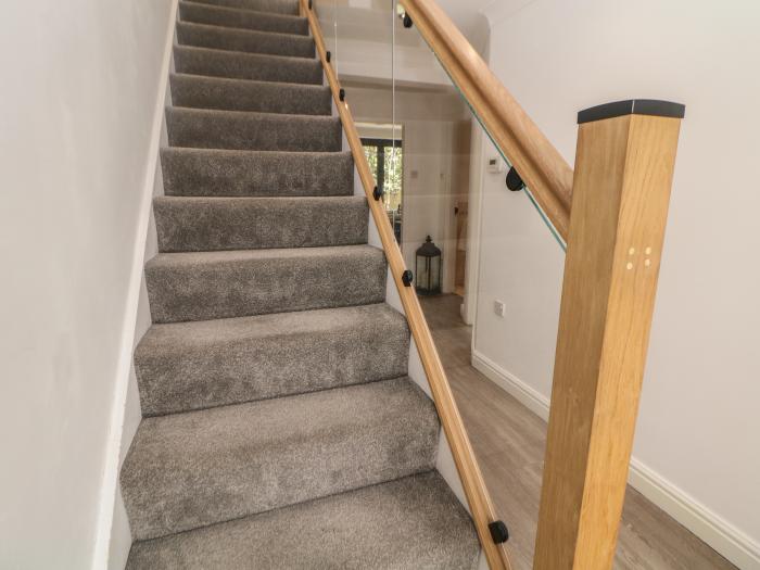 8 Abbey Lane Dell, Sheffield, South Yorkshire. Near National Park. Smart TV. Off-road parking. Dogs.