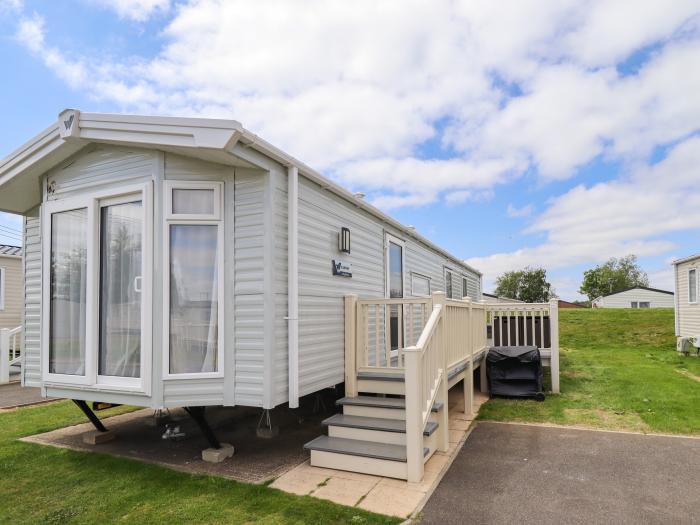 5 wilkinson way, Tattershall Lakes Country Park, Lincolnshire. Three-bedrooms. Hot tub. Pets welcome