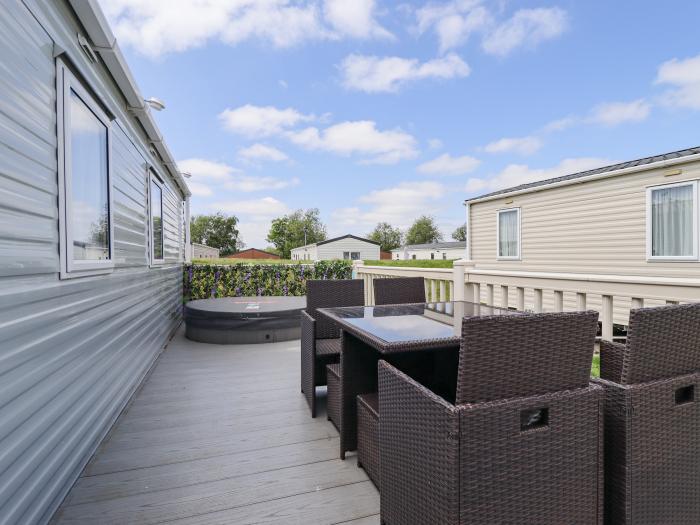 5 wilkinson way, Tattershall Lakes Country Park, Lincolnshire. Three-bedrooms. Hot tub. Pets welcome