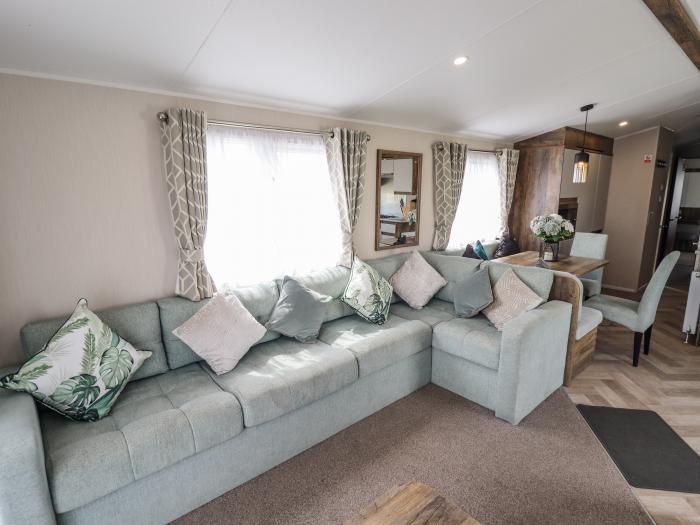 5 wilkinson way, Tattershall Lakes Country Park, Lincolnshire. Three-bedrooms. Hot tub. Pets welcome