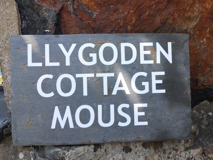 Llygoden Cottage, Beddgelert, Eryri National Park. Walking location. Two-bedrooms. Woodburning stove