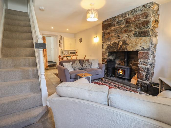 Llygoden Cottage, Beddgelert, Eryri National Park. Walking location. Two-bedrooms. Woodburning stove