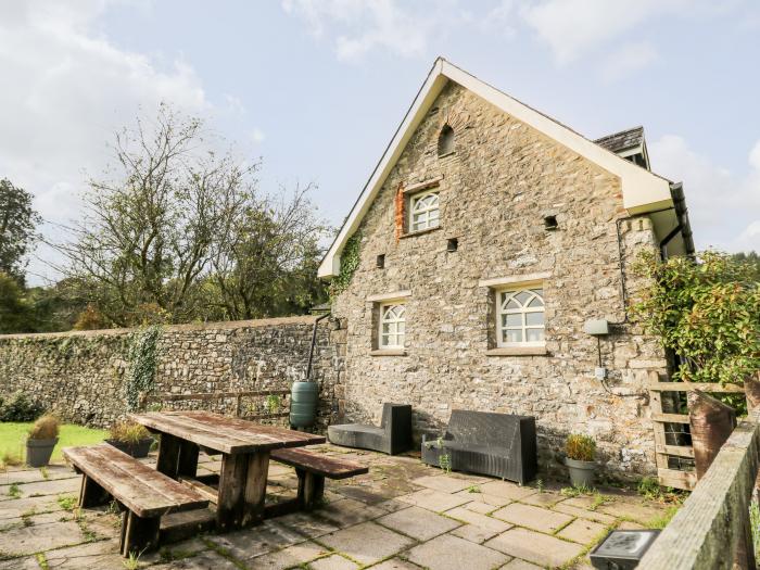 Heron House, Talley near Llandeilo, Carmarthenshire. Close to a shop, an abbey and a lake. TV. WiFi.