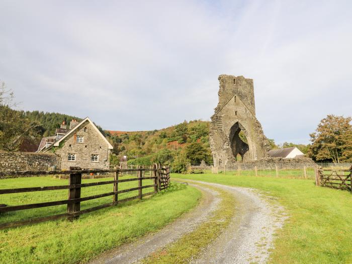 Buzzards Watch, Talley near Llandeilo, Carmarthenshire. Close to a shop, an abbey and a lake. Wi-Fi.