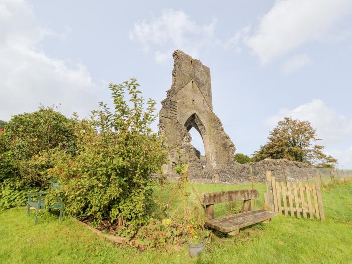 Buzzards Watch, Talley near Llandeilo, Carmarthenshire. Close to a shop, an abbey and a lake. Wi-Fi.