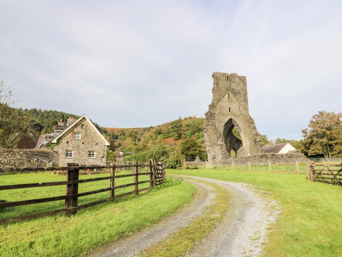 Red Kite Lodge, Talley near Llandeilo, Carmarthenshire. Close to a shop, an abbey and a lake. Wi-Fi.