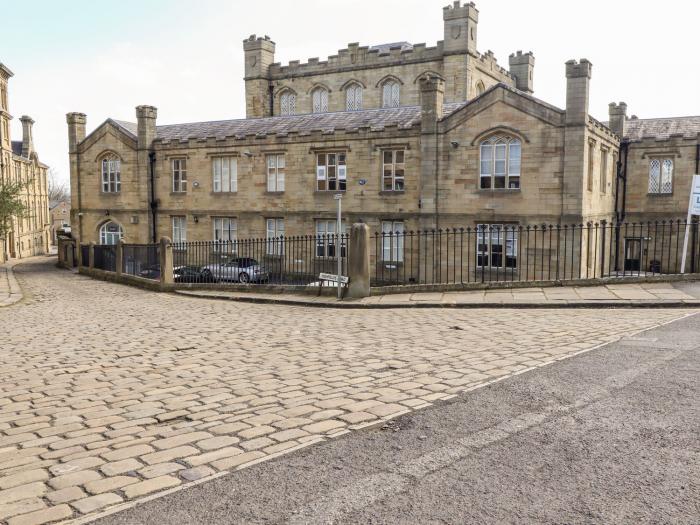 J P Pritchett in Huddersfield. Duplex apartment, close to amenities and a range of eateries, parking