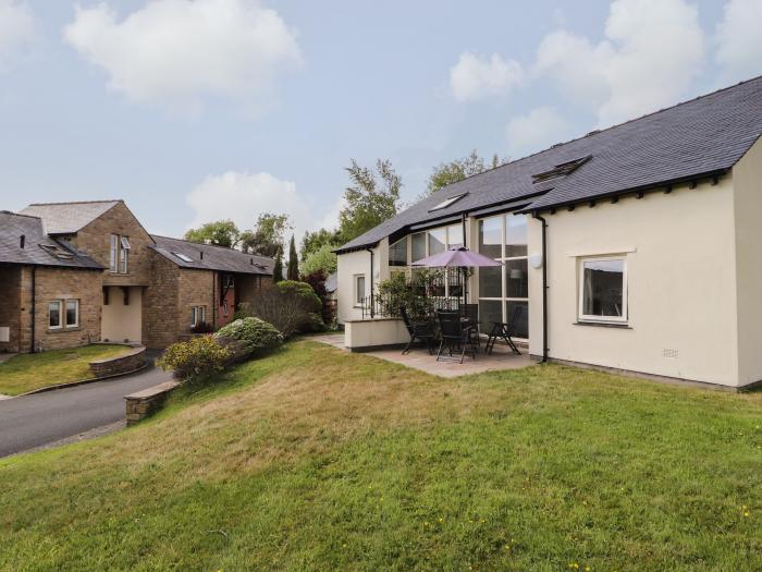 Ash Meadows, Kirkby Lonsdale, Cumbria. Near a National Park. Bedroom with Smart TV. Off-road parking