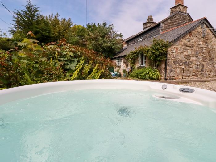 Pixie Nook, Warleggan near St Neot, Cornwall. One bedroom. Romantic. Hot tub. Woodburner. Character.