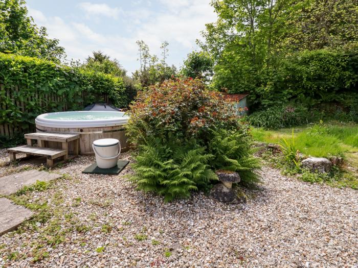 Pixie Nook, Warleggan near St Neot, Cornwall. One bedroom. Romantic. Hot tub. Woodburner. Character.