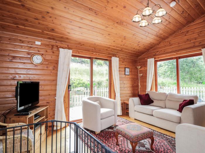 Dailfearn Chalet, Achmore near Balmacara, Scottish Highlands. Open plan. Ground-floor living. Garden